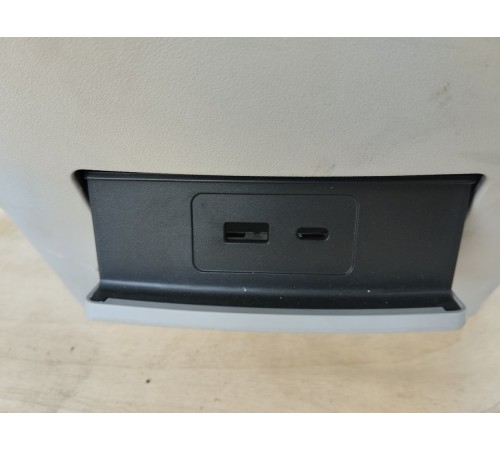 Центральная консоль с подлокотником