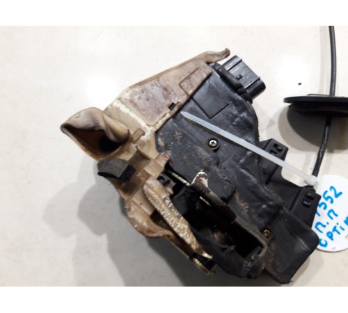 Замок двери (передний правый)