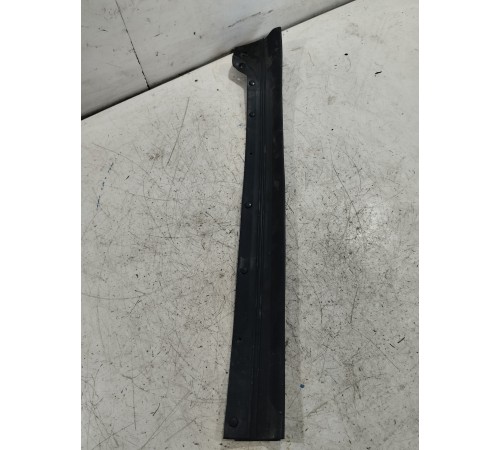 Уплотнитель двери задний правый