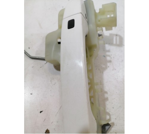 Ручка двери передняя левая с бесключевым доступом