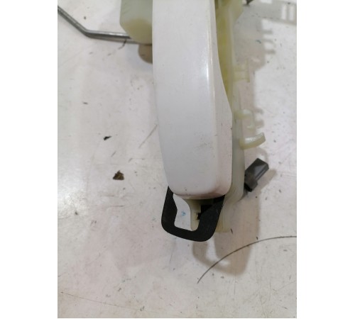 Ручка двери передняя левая с бесключевым доступом