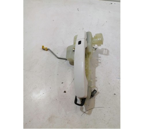 Ручка двери передняя левая с бесключевым доступом