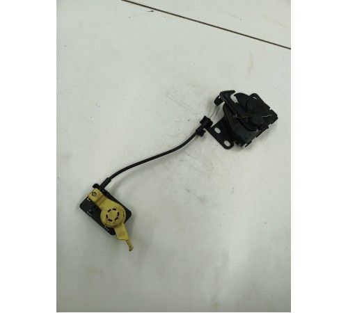 Замок капота