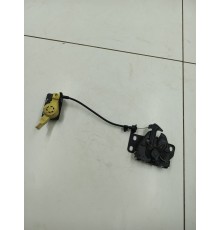 Замок капота