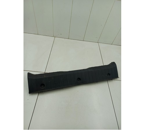 Накладка задней панели багажника