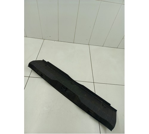 Накладка задней панели багажника