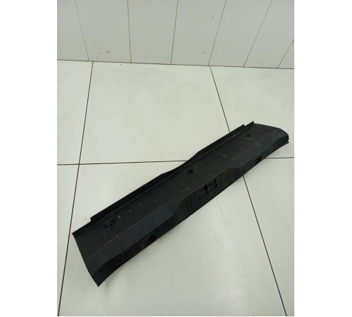 Накладка задней панели багажника