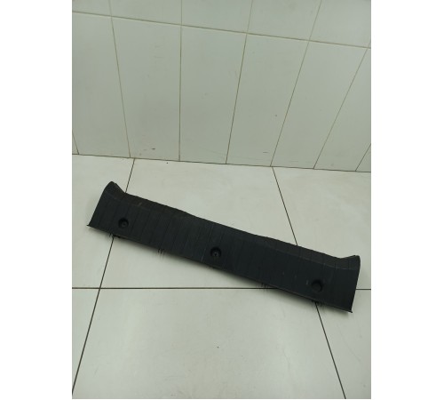 Накладка задней панели багажника