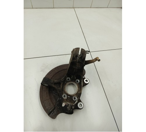 Кулак поворотный передний левый