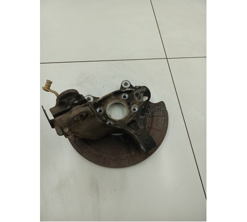 Кулак поворотный передний левый