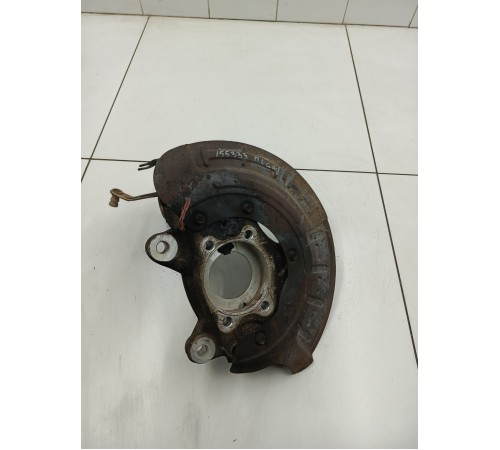 Кулак поворотный передний левый