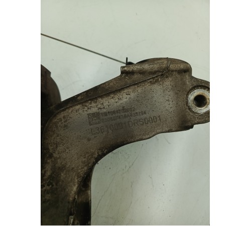 Кулак поворотный передний левый