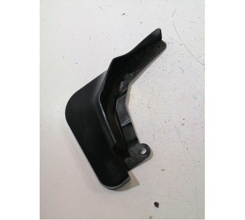 Брызговик передний левый