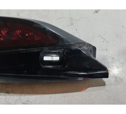 Фонарь крышки багажника правый