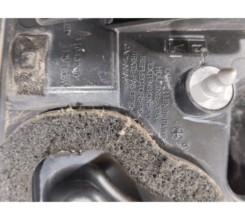 Фонарь крышки багажника правый