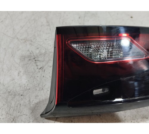 Фонарь крышки багажника правый