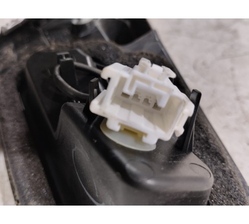 Фонарь крышки багажника правый