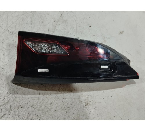 Фонарь крышки багажника правый