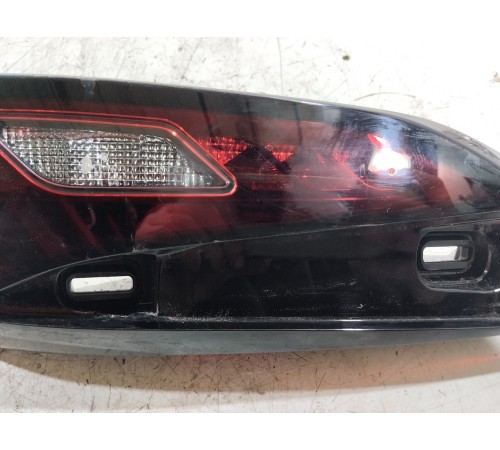 Фонарь крышки багажника правый