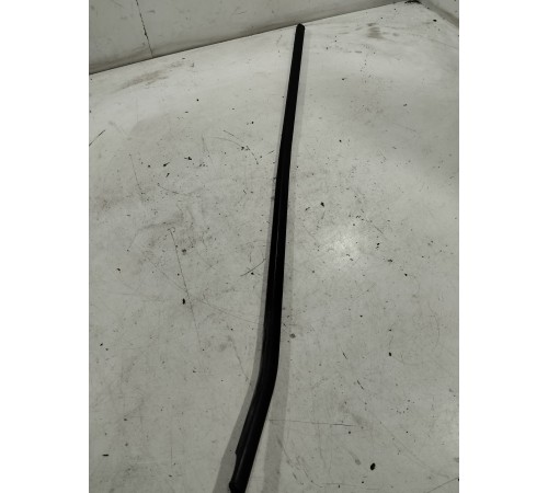 Уплотнитель стекла (передний левый наружный)