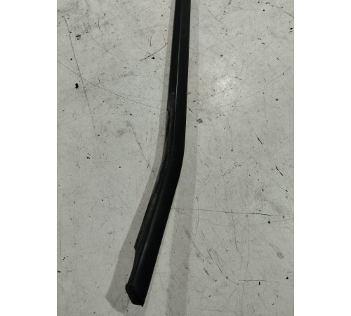 Уплотнитель стекла (передний левый наружный)