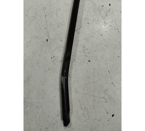 Уплотнитель стекла (передний левый наружный)