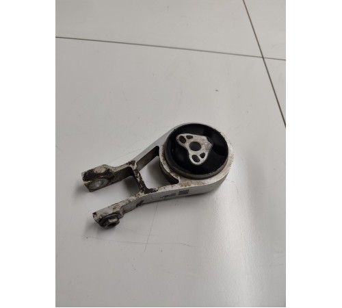 Опора двигателя задняя