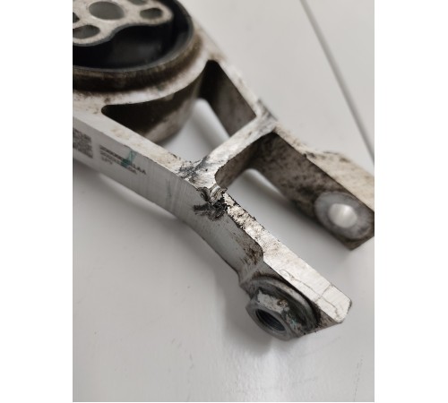 Опора двигателя задняя