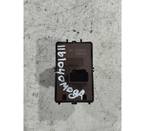 Кнопка стояночного тормоза