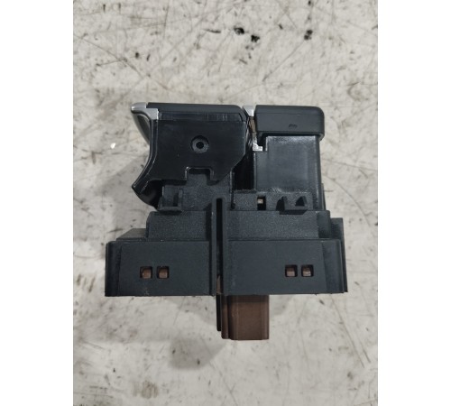 Кнопка стояночного тормоза