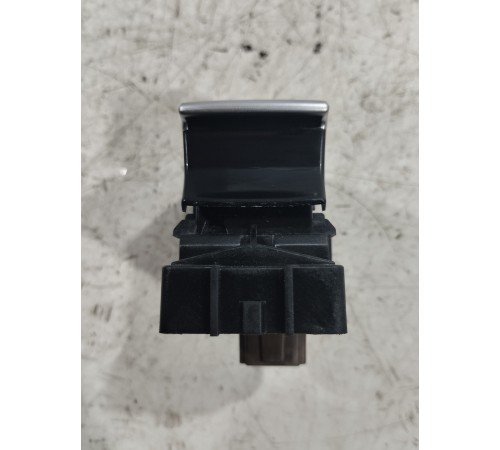 Кнопка стояночного тормоза