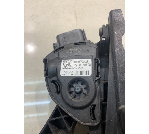 Педаль акселератора