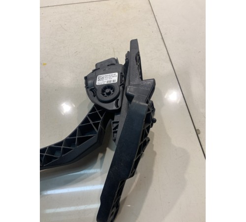 Педаль акселератора