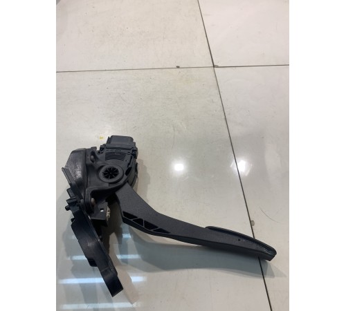 Педаль акселератора