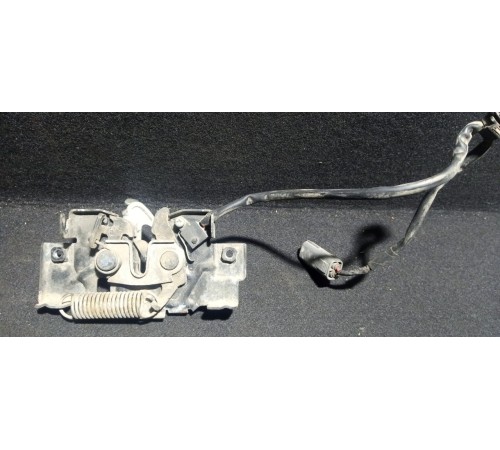 Замок капота