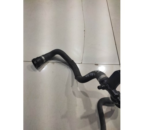 Патрубок системы охлаждения