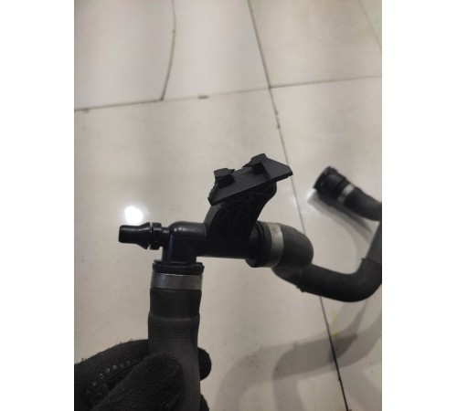 Патрубок системы охлаждения