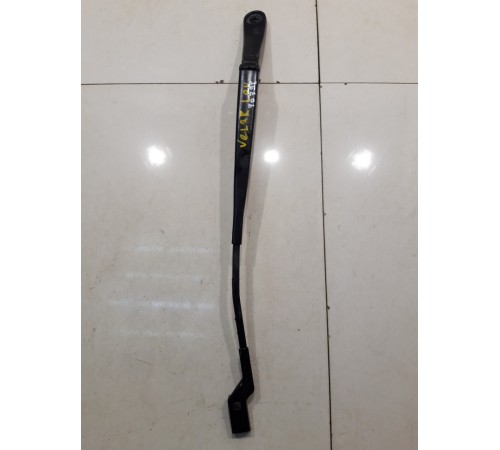 Поводок стеклоочистителя левый