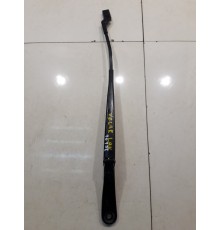 Поводок стеклоочистителя левый