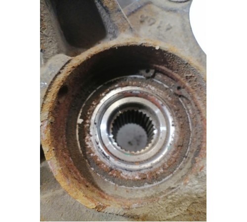 Поворотный кулак передний левый со ступицей