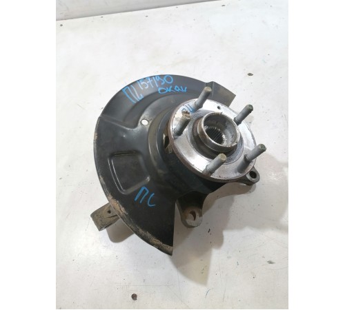 Поворотный кулак передний левый со ступицей