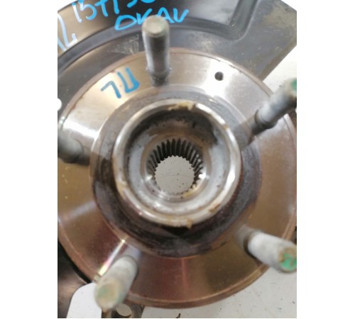 Поворотный кулак передний левый со ступицей