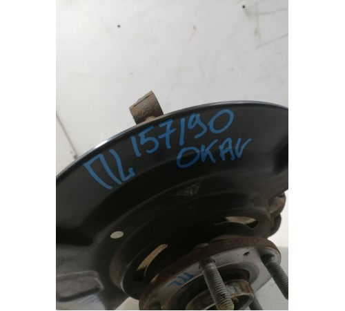 Поворотный кулак передний левый со ступицей