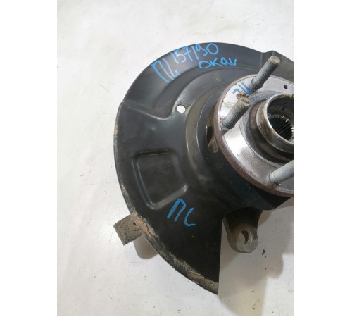 Поворотный кулак передний левый со ступицей