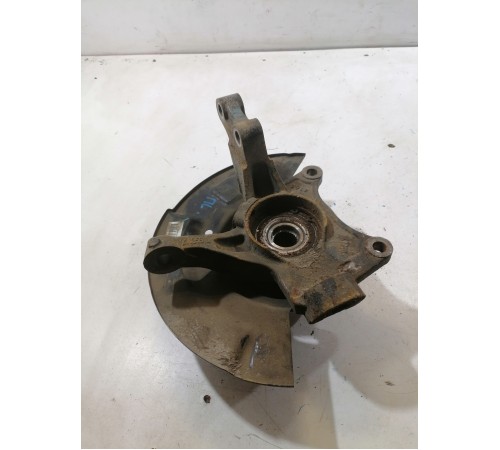 Поворотный кулак передний левый со ступицей