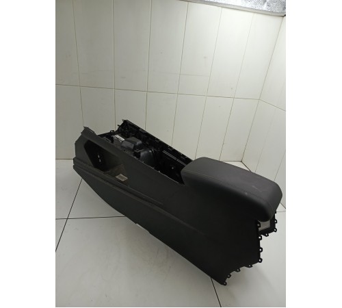 Центральная консоль с подлокотником