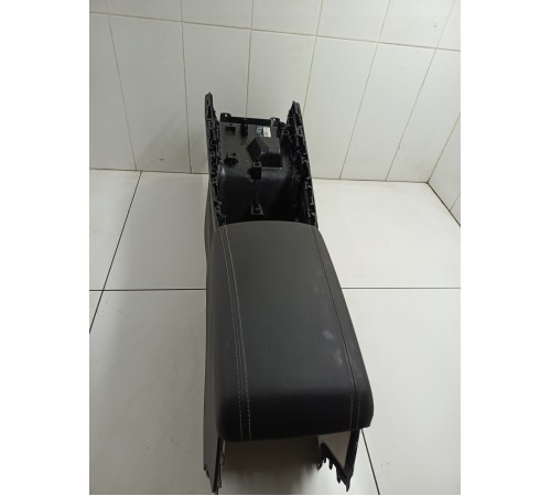 Центральная консоль с подлокотником