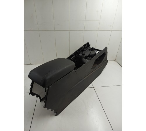 Центральная консоль с подлокотником