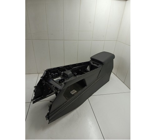 Центральная консоль с подлокотником