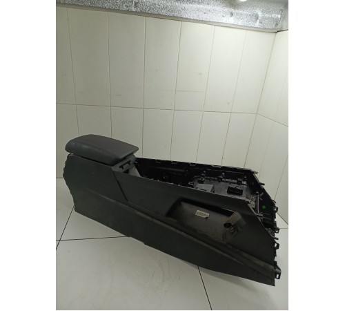 Центральная консоль с подлокотником